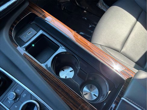 Used 2022 Cadillac Escalade ESV Luxury RWD image 38