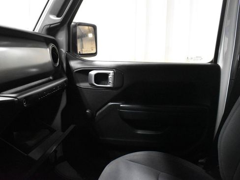 Used 2018 Jeep Wrangler Unlimited Sport AWD/4WD image 16