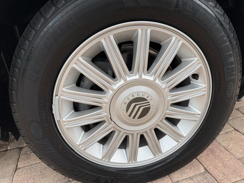 Used 2010 Mercury Grand Marquis LS RWD image 4