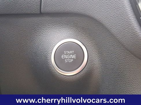 Certified 2025 Volvo XC40 B5 Plus image 24