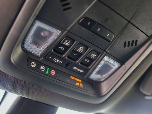 Used 2023 Buick Enclave Avenir w/ Avenir Technology Package image 24