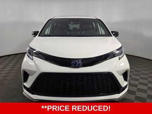 Used 2025 Toyota Sienna XSE AWD/4WD image 2