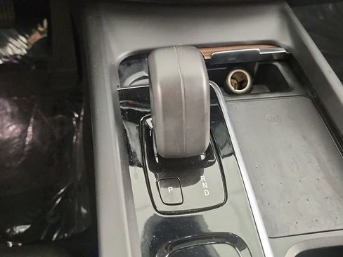 Used 2022 Volvo XC60 B5 Momentum image 28