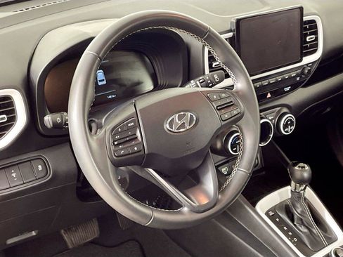 Used 2025 Hyundai Venue Limited FWD image 18