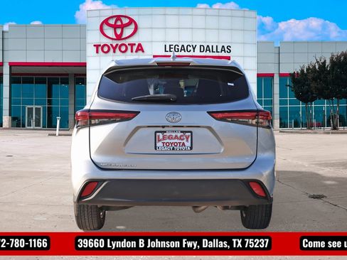 Used 2021 Toyota Highlander L image 9