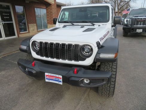 Used 2024 Jeep Gladiator Rubicon w/ Technology Group image 5