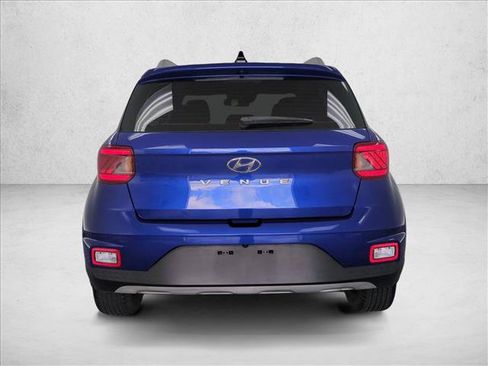 Used 2022 Hyundai Venue Limited FWD image 7