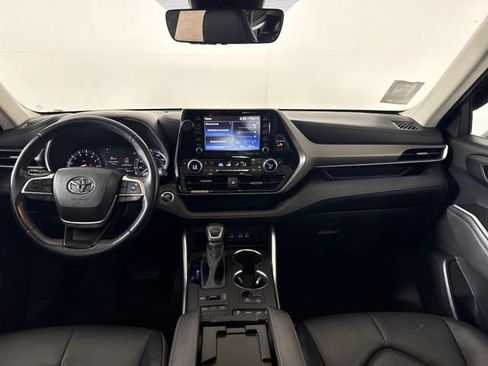 Used 2022 Toyota Highlander XLE AWD/4WD image 33