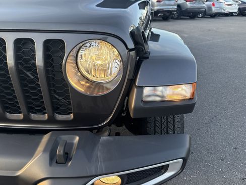 Used 2022 Jeep Gladiator Sport image 9