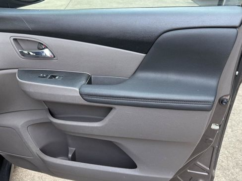 Used 2016 Honda Odyssey SE image 12