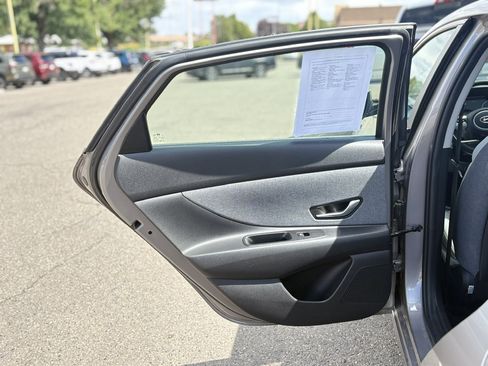 Used 2021 Hyundai Elantra Limited FWD image 32