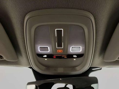 Used 2025 Volvo XC40 B5 Plus image 52