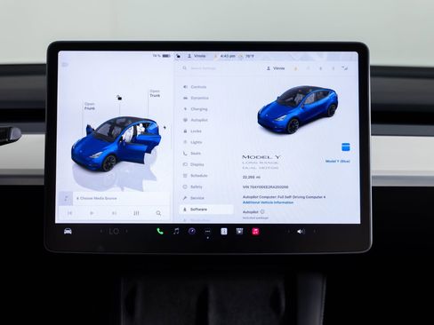 Used 2024 Tesla Model Y Long Range image 38