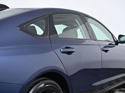 Used 2025 Honda Accord SE image 7