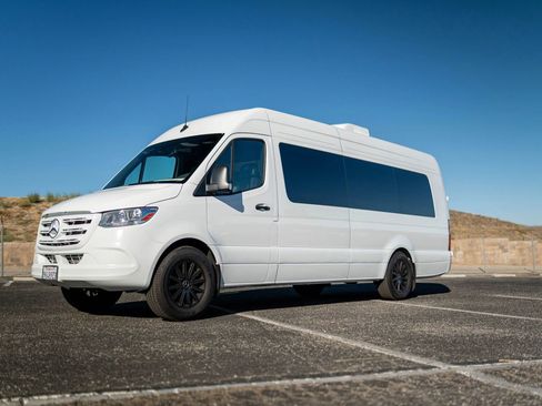 Used 2024 Mercedes-Benz Sprinter 2500 image 3