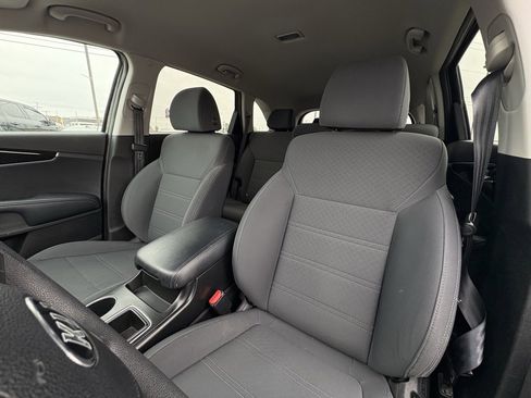 Used 2019 Kia Sorento LX image 22