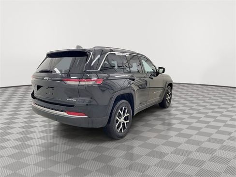 Used 2023 Jeep Grand Cherokee Limited image 10