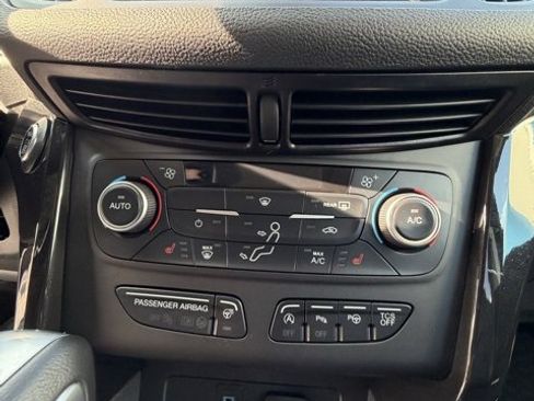 Used 2019 Ford Escape Titanium image 7