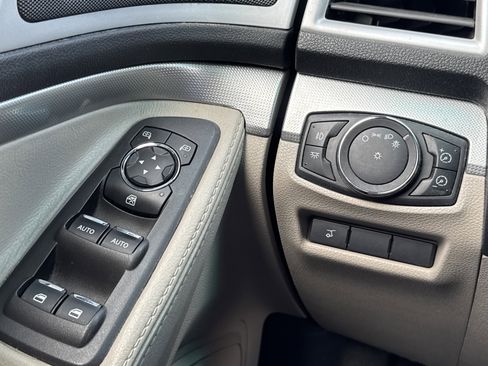 Used 2012 Ford Explorer XLT image 18