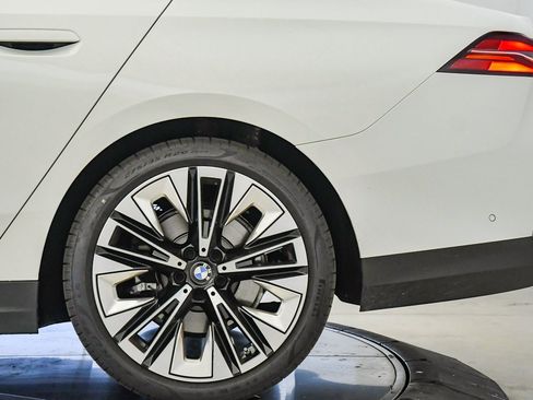 Used 2025 BMW 530i image 11