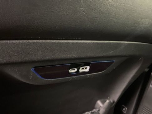 Used 2025 Chrysler Pacifica Limited FWD image 29