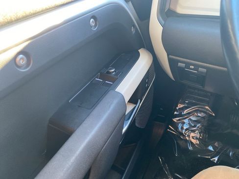 Used 2021 Land Rover Defender 90 X-Dynamic S image 12