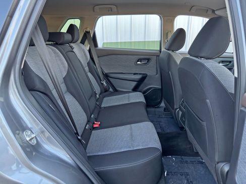 Used 2023 Nissan Rogue SV image 32