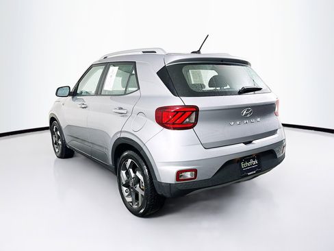 Used 2025 Hyundai Venue SEL image 5