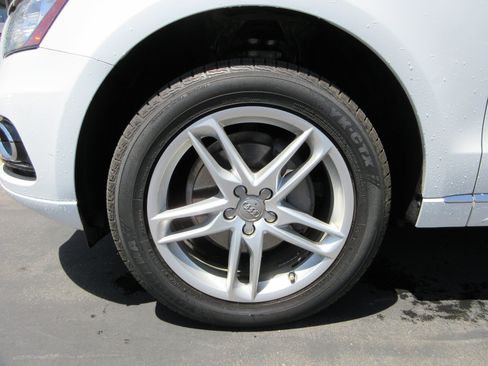 Used 2015 Audi Q5 2.0T Premium Plus w/ Technology Package AWD/4WD image 19