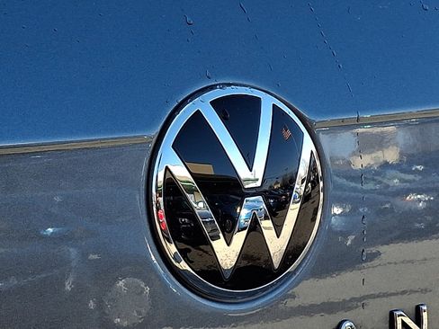 Used 2022 Volkswagen Tiguan SE image 29