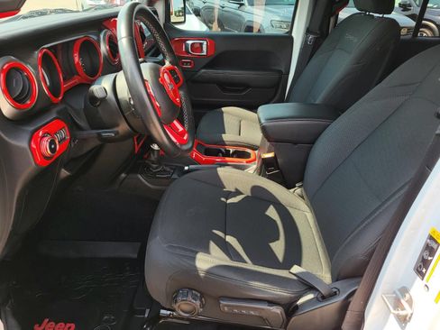 Used 2020 Jeep Wrangler Unlimited Sahara AWD/4WD image 22