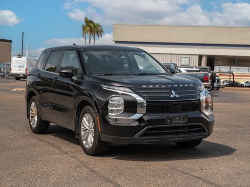 Used 2024 Mitsubishi Outlander ES FWD image 1