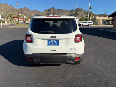 Used 2019 Jeep Renegade Latitude w/ Popular Equipment Group image 6