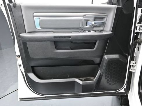 Used 2022 RAM 1500 Classic SLT AWD/4WD image 16