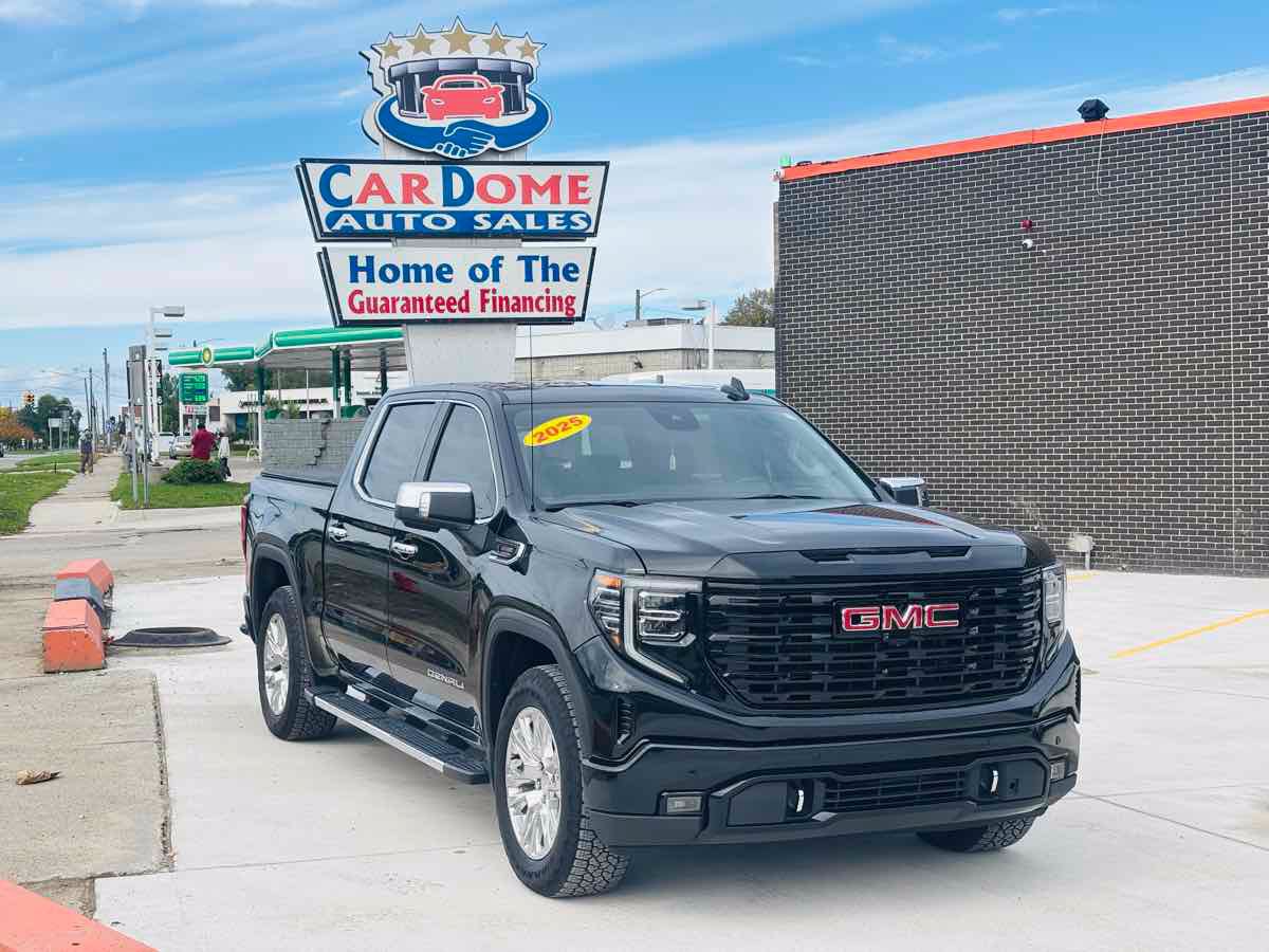 Used 2025 GMC Sierra 1500 Denali w/ Technology Package AWD/4WD image 1