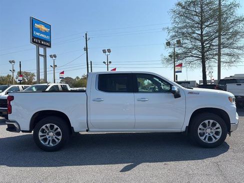 New 2026 Chevrolet Silverado 1500 LTZ w/ LTZ Premium Package AWD/4WD image 8