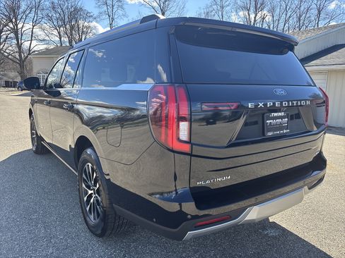 Used 2025 Ford Expedition Max Platinum image 11