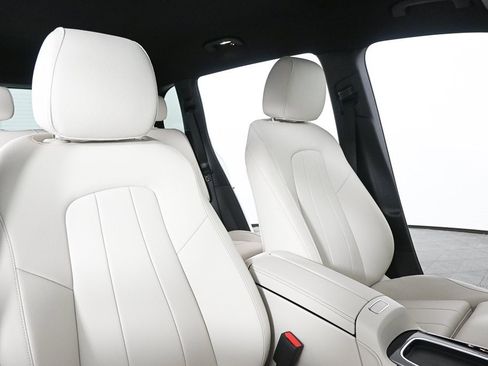 Certified 2025 Mercedes-Benz GLB 250 image 21