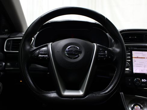 Used 2019 Nissan Maxima Platinum w/ Sport Mat Group FWD image 12
