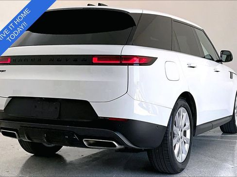 Used 2025 Land Rover Range Rover Sport SE AWD/4WD image 2