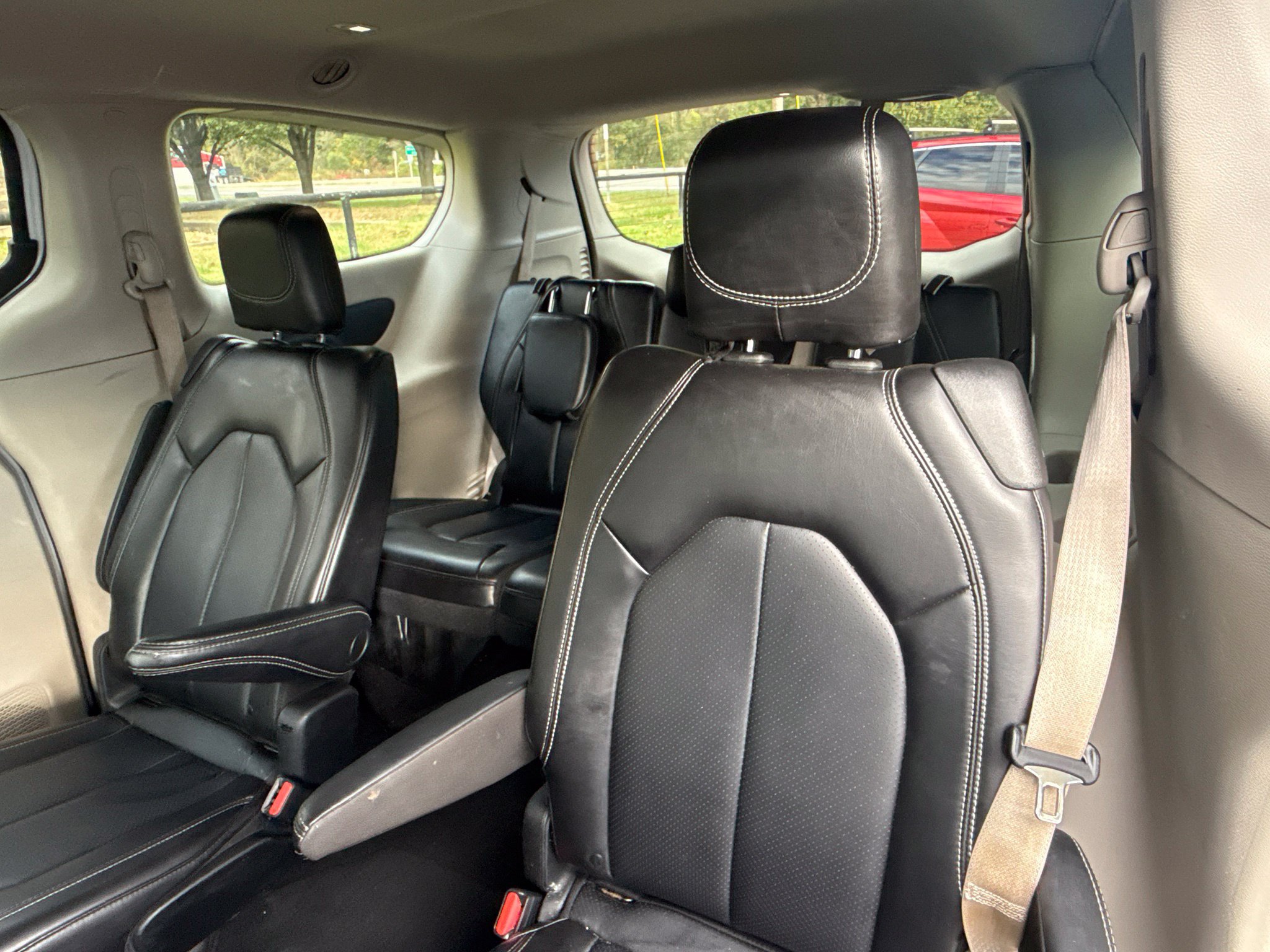 Used 2023 Chrysler Pacifica Touring-L FWD image 15