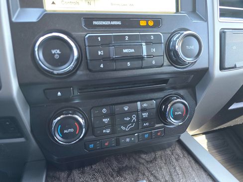 Used 2017 Ford F350 Lariat w/ Lariat Value Package AWD/4WD image 22