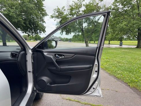 Used 2020 Nissan Rogue SV AWD/4WD image 30