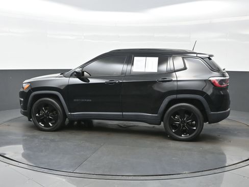 Used 2021 Jeep Compass Latitude FWD image 3