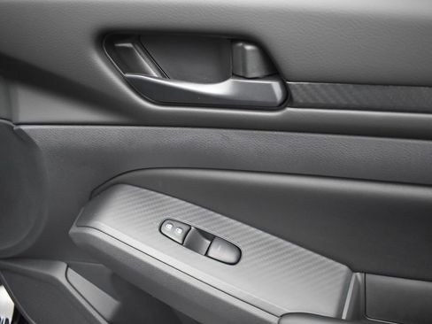 Used 2025 Nissan Altima 2.5 S image 23