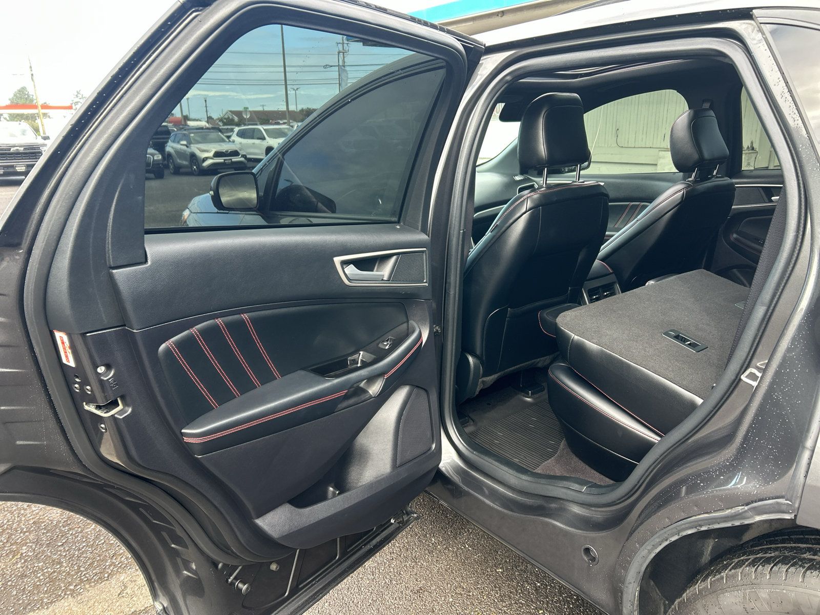 Used 2020 Ford Edge ST-Line w/ Cold Weather Package AWD/4WD image 29