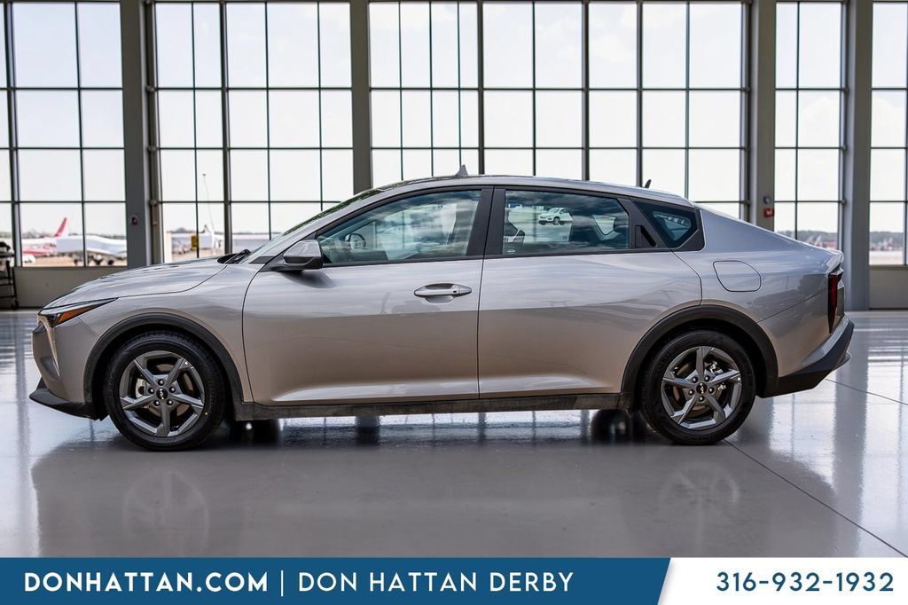 Used 2025 Kia K4 FWD image 2