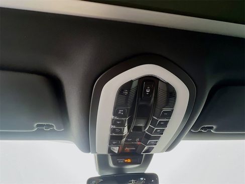 Certified 2023 Porsche Macan image 13