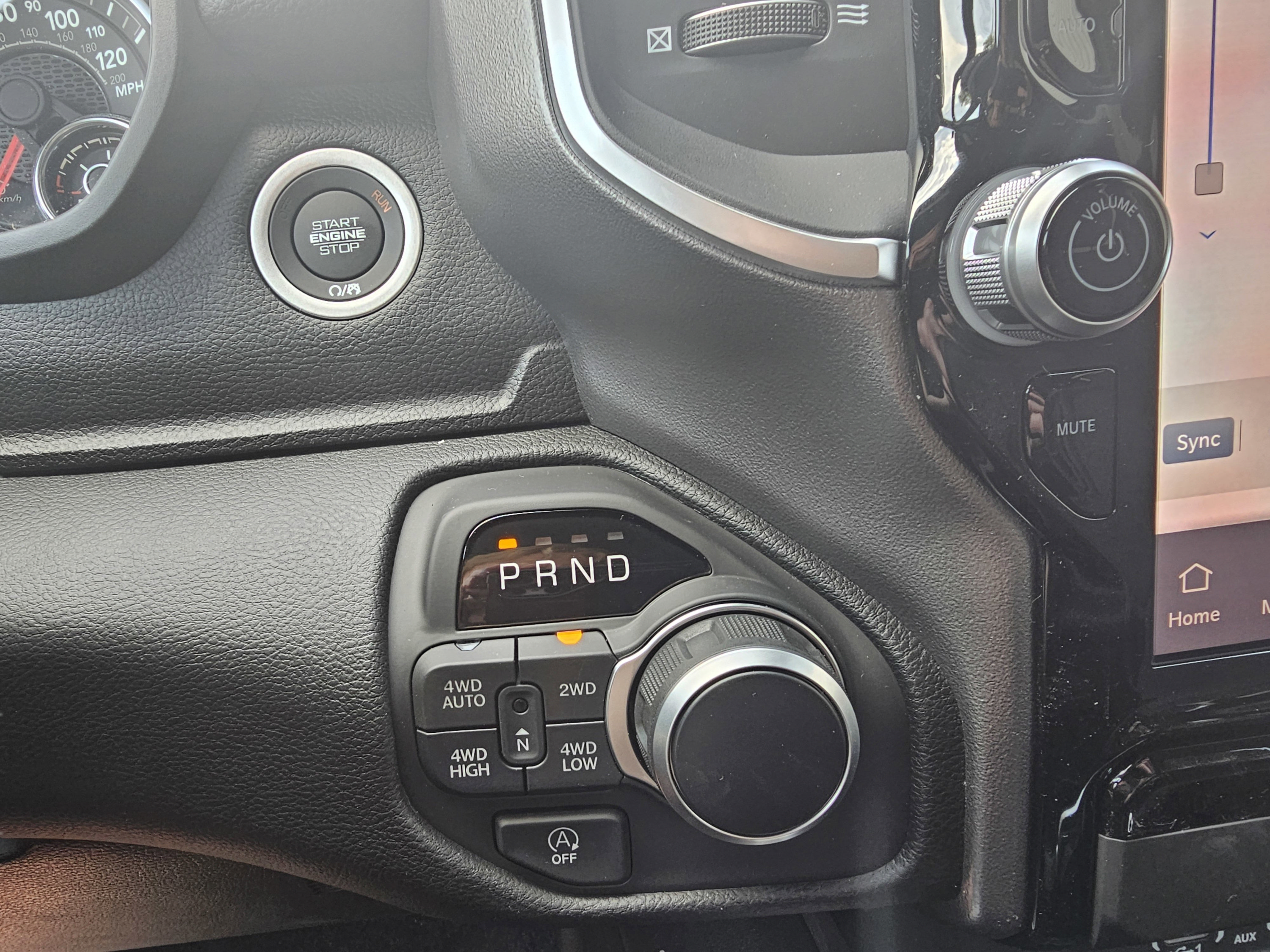 Used 2025 RAM 1500 Big Horn AWD/4WD image 23