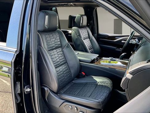 Certified 2023 Cadillac Escalade Sport Platinum AWD/4WD image 7
